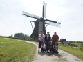 Gruppenbild vor einer Windmühle